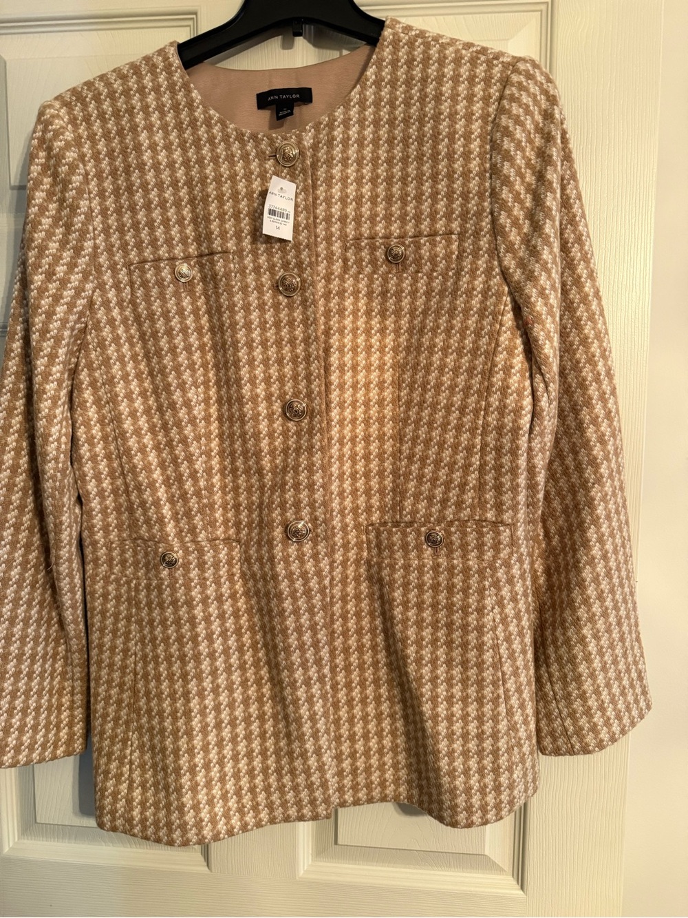 Ann Taylor Beige and Cream Houndstooth Collarless Blazer